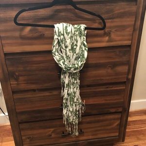 Green and White Floral Pattern Scarf